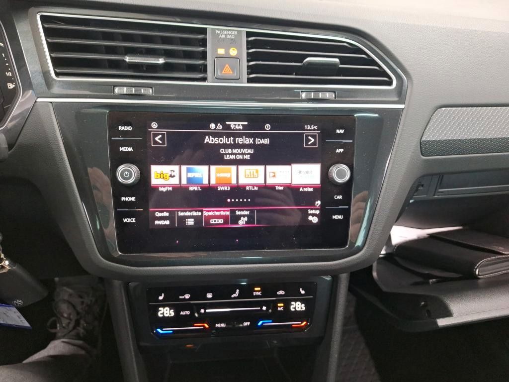 Fahrzeugabbildung Volkswagen Tiguan R-LINE DSG LED AHK ACC 19' APP-CON. 1H