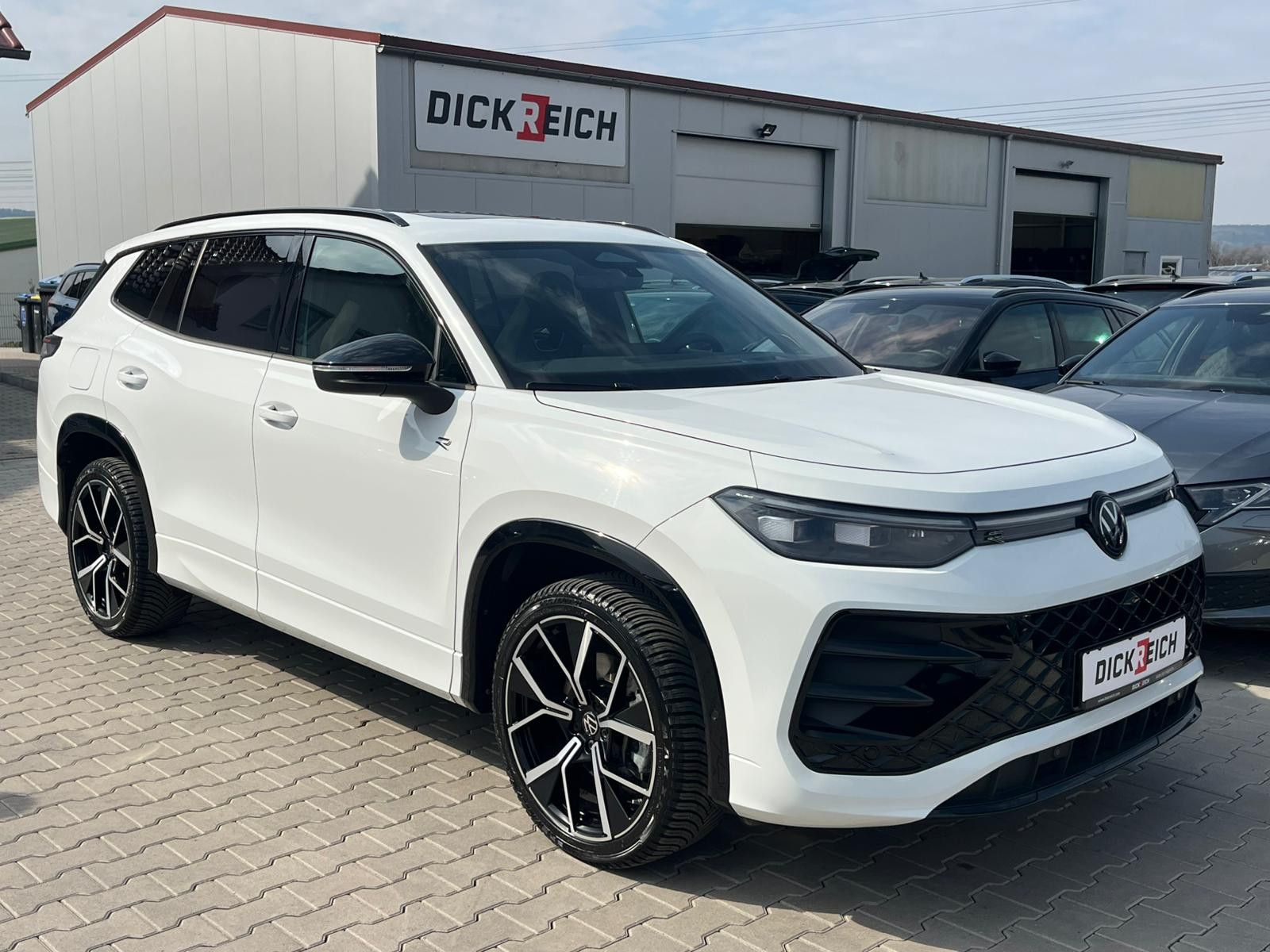 Fahrzeugabbildung Volkswagen Tayron 2.0 TDI 4M R-Line BLACK*7Si*MATRIX*PANO