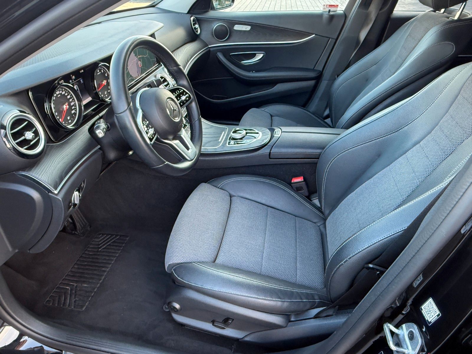 Fahrzeugabbildung Mercedes-Benz T-Modell E 200,Navi,Sitzh.