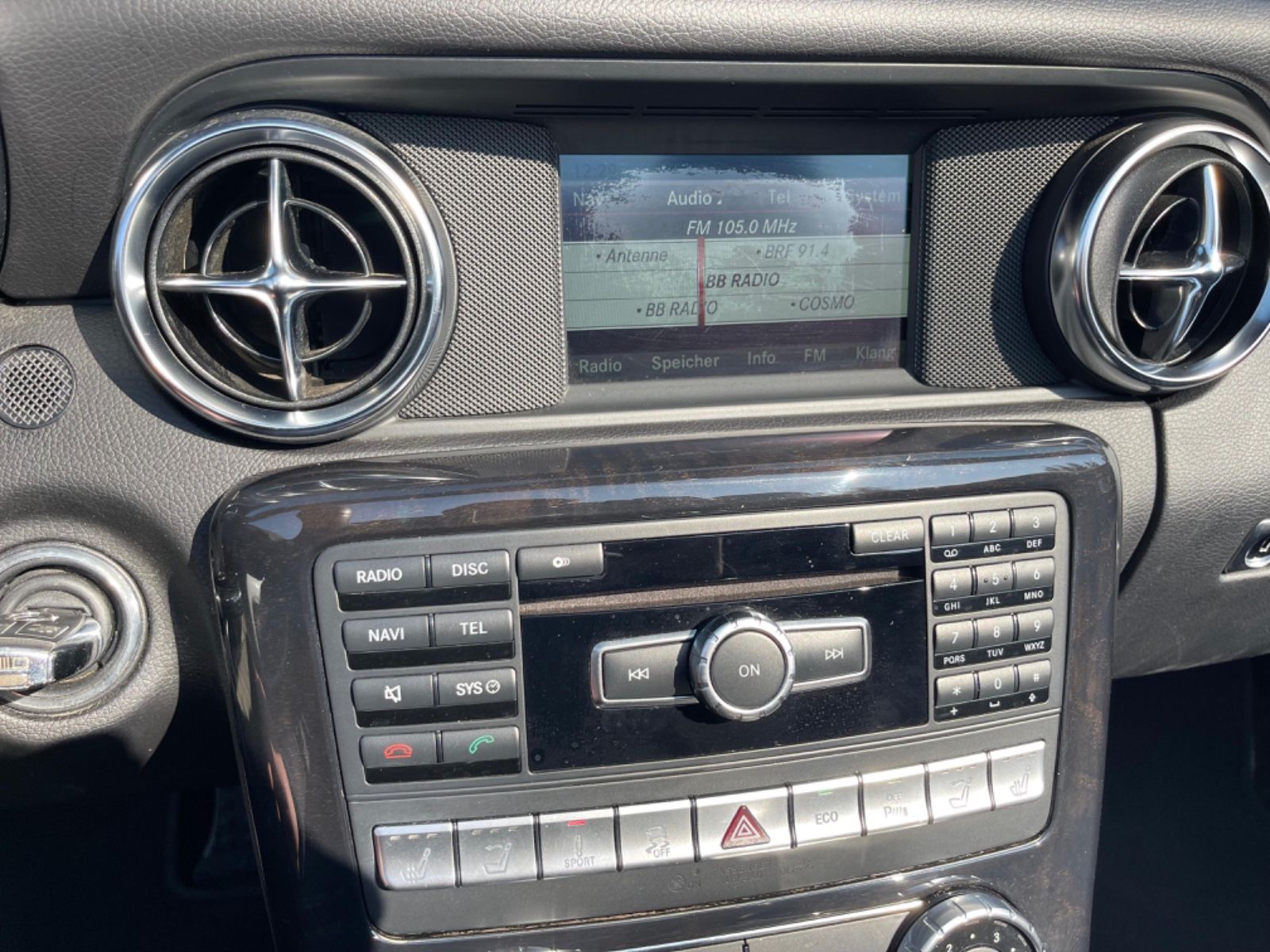 Fahrzeugabbildung Mercedes-Benz SLK 250 AMG BlueEFFICIENCY *Distronic*Panorama*