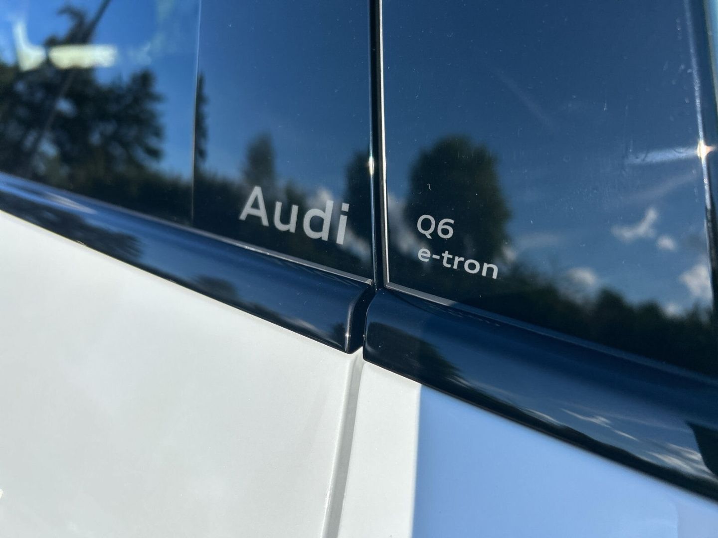 Audi Q6 e-tron SUV PERFORMANCE LED PANO HUD TECHP AHK foto 22