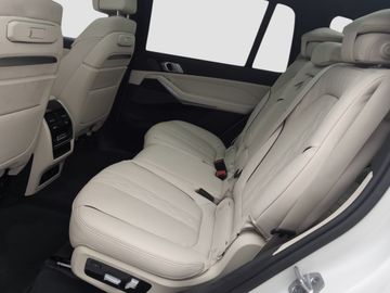 BMW X7 - 7