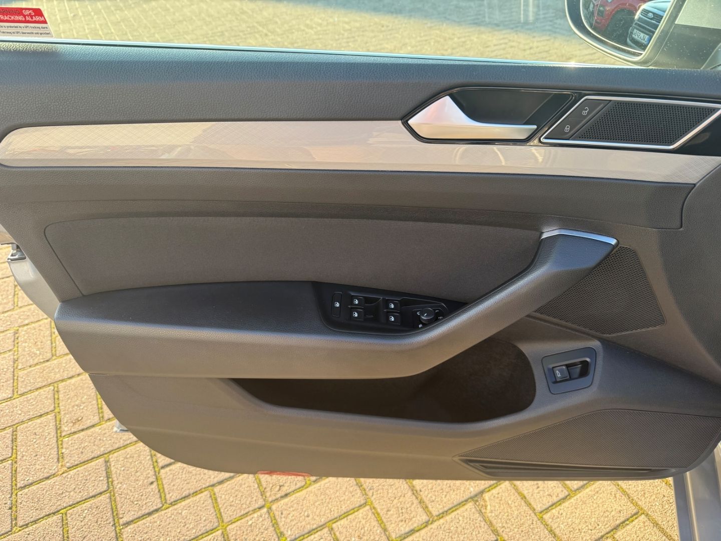 VW Passat Business AHK Navi LED ACC SHZ CarPlay And - Image 13