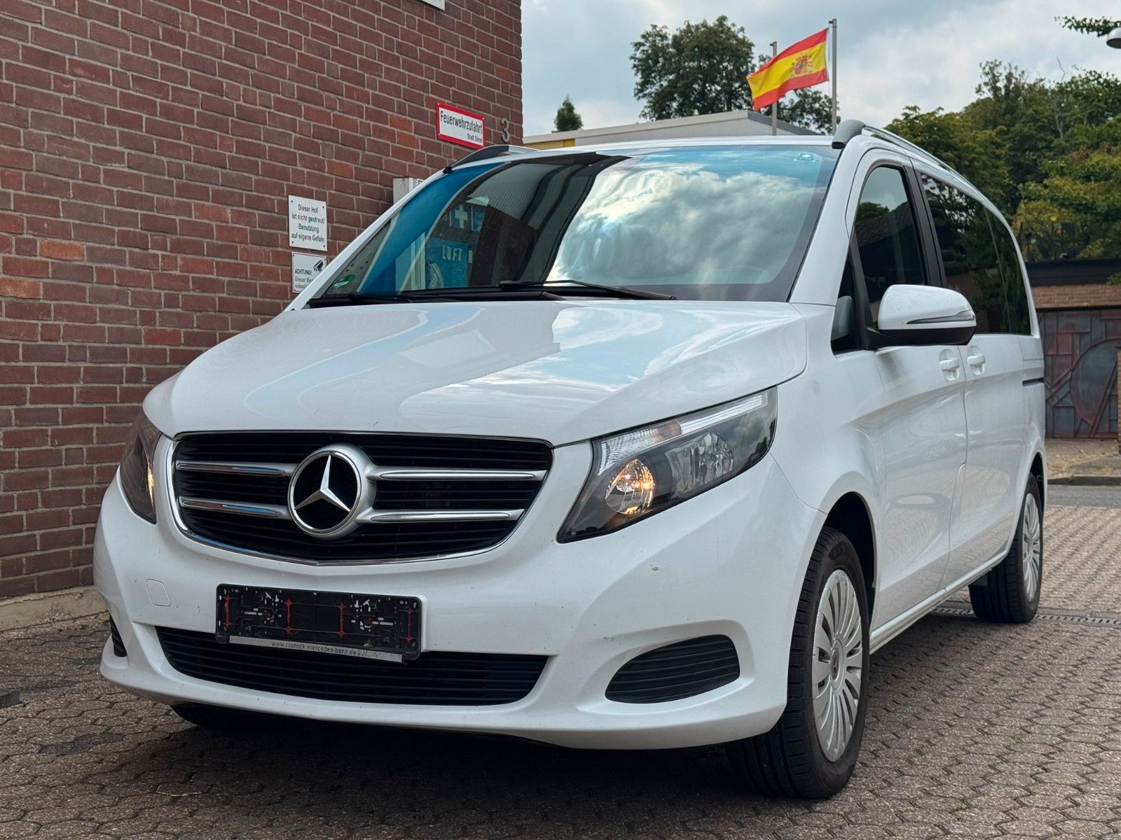 Mercedes V 220 2017, 2.1D dīzelis, Automāts, Furgons, Balts — Latvijā