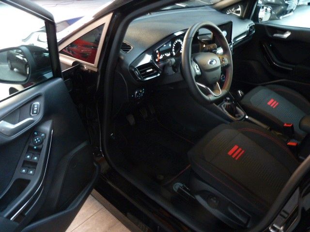 Fahrzeugabbildung Ford Fiesta ST-Line Winterpaket