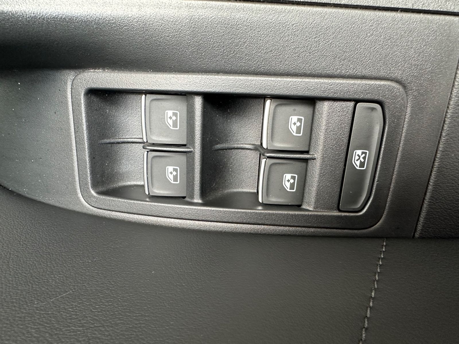 Fahrzeugabbildung SEAT Ateca FR 4Drive 2.0 TSI DSG NAV+LED+KAM+ACC