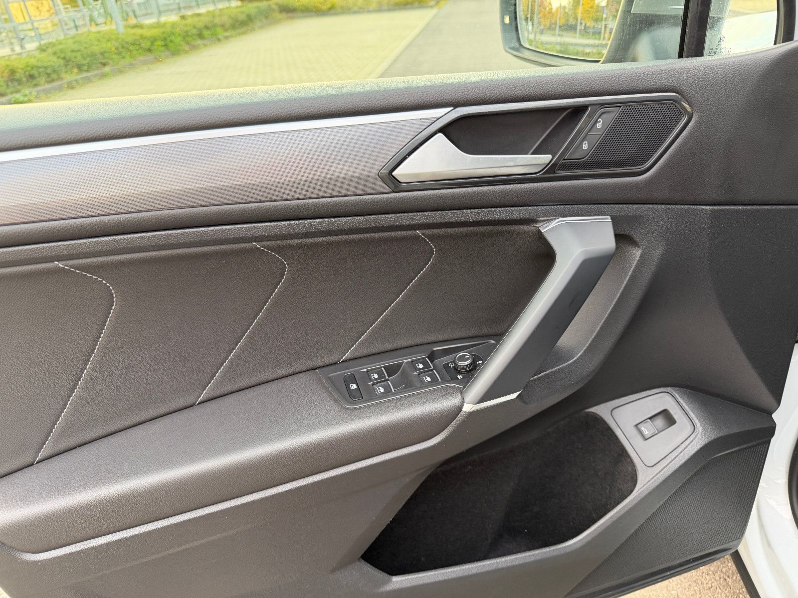 Fahrzeugabbildung Volkswagen Tiguan Allspace Highline 4Motion/R-LINE/PANO/LED