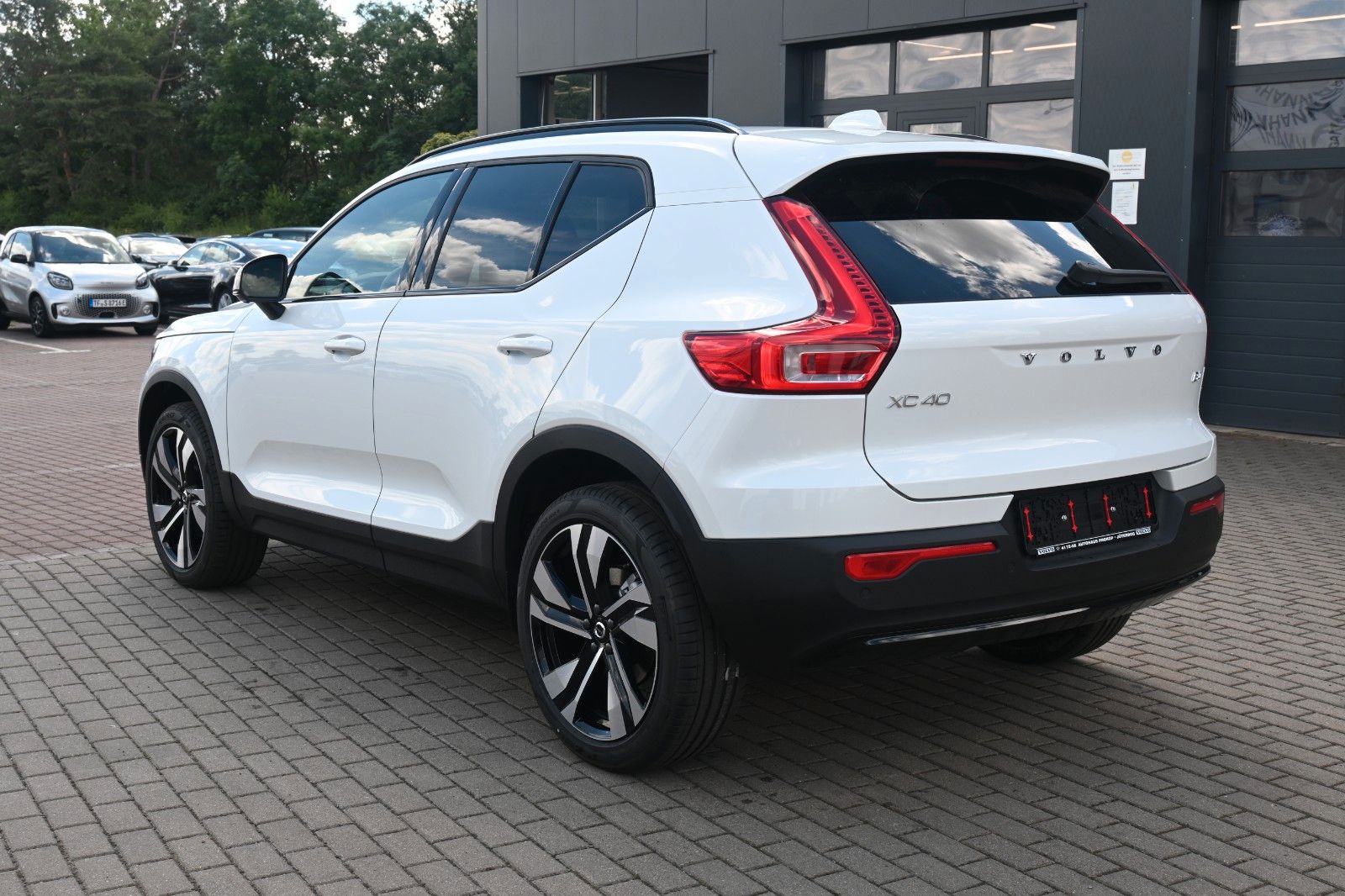 Fahrzeugabbildung Volvo XC40 B4 DKG Plus Dark*H&K*FSHZG*360°*ACC*AHK