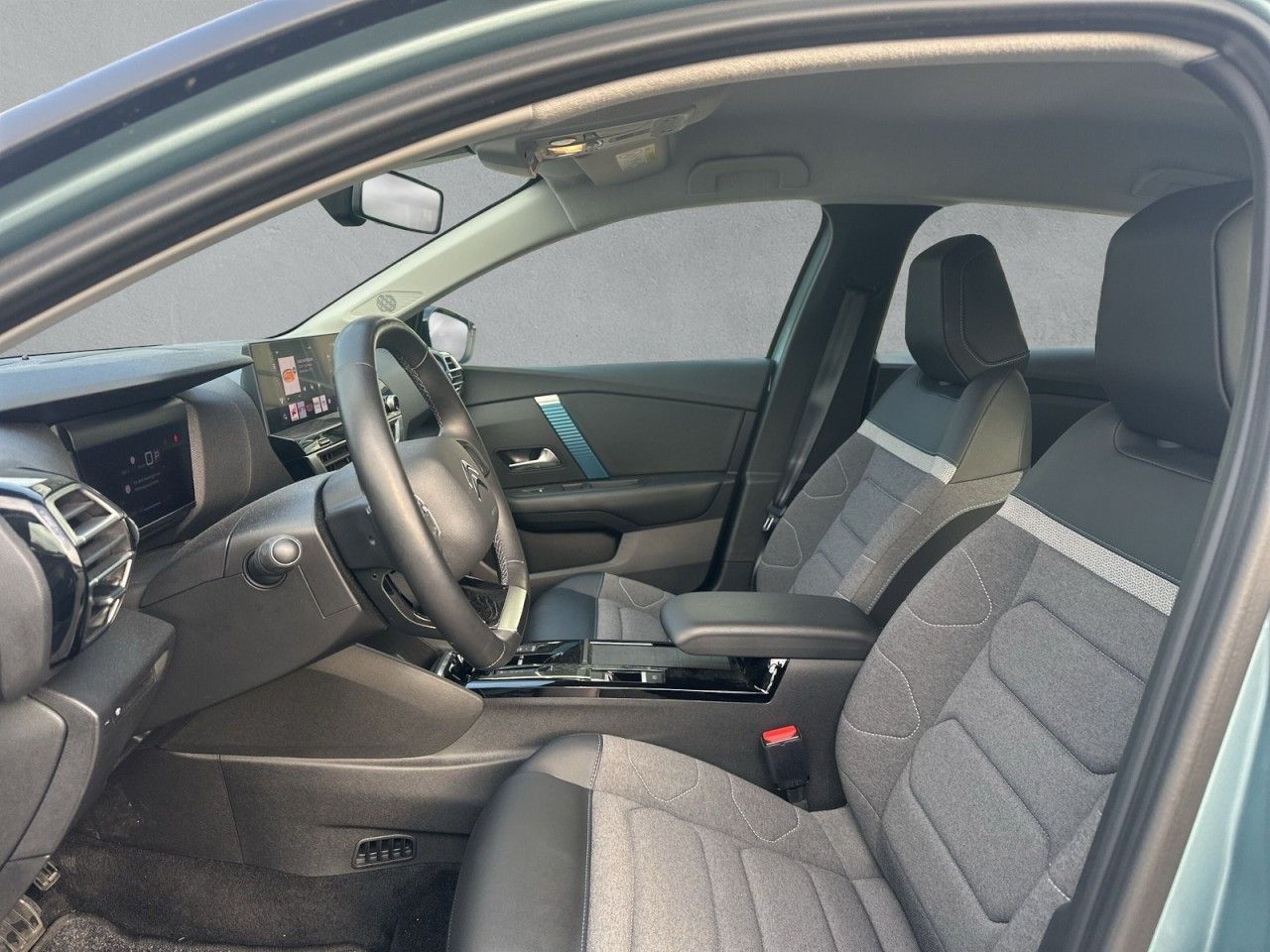 Fahrzeugabbildung Citroën ë-C4 136 Feel Pack - mit KI generiert/bearbeitet