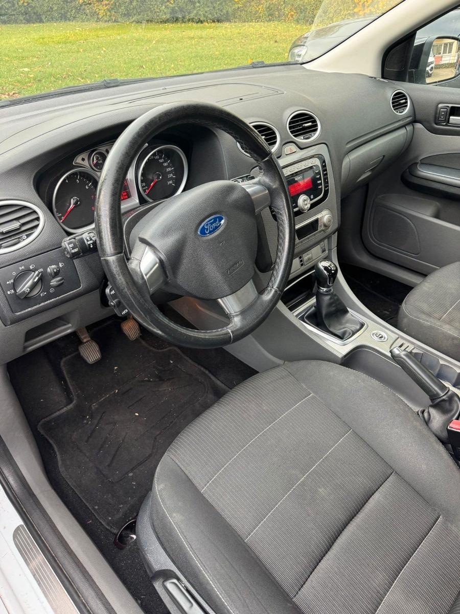 Ford Focus 2011 — photo 14