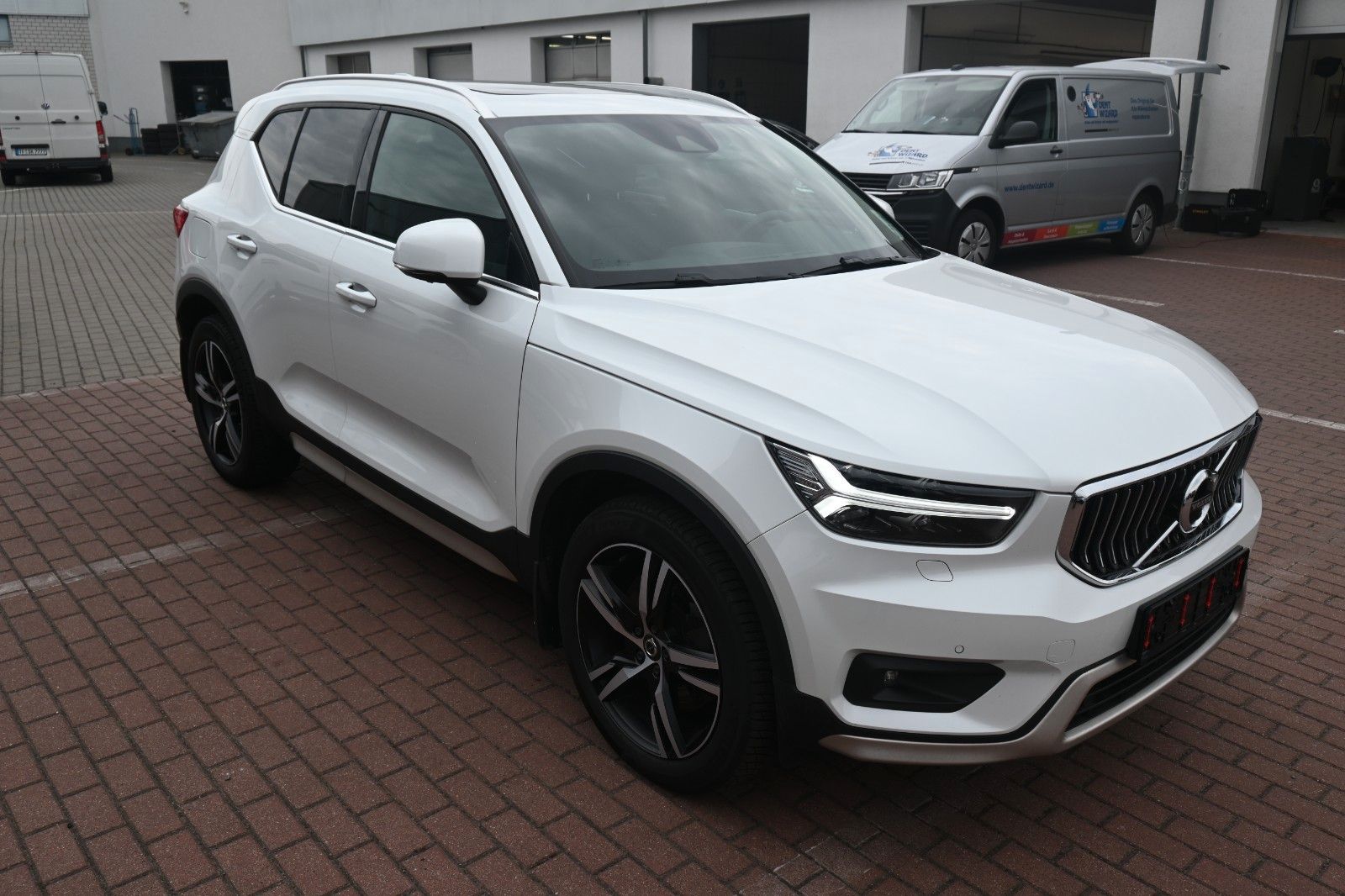 Fahrzeugabbildung Volvo XC40 Inscription Twin Engine 2WD*Pano*360°*H&K