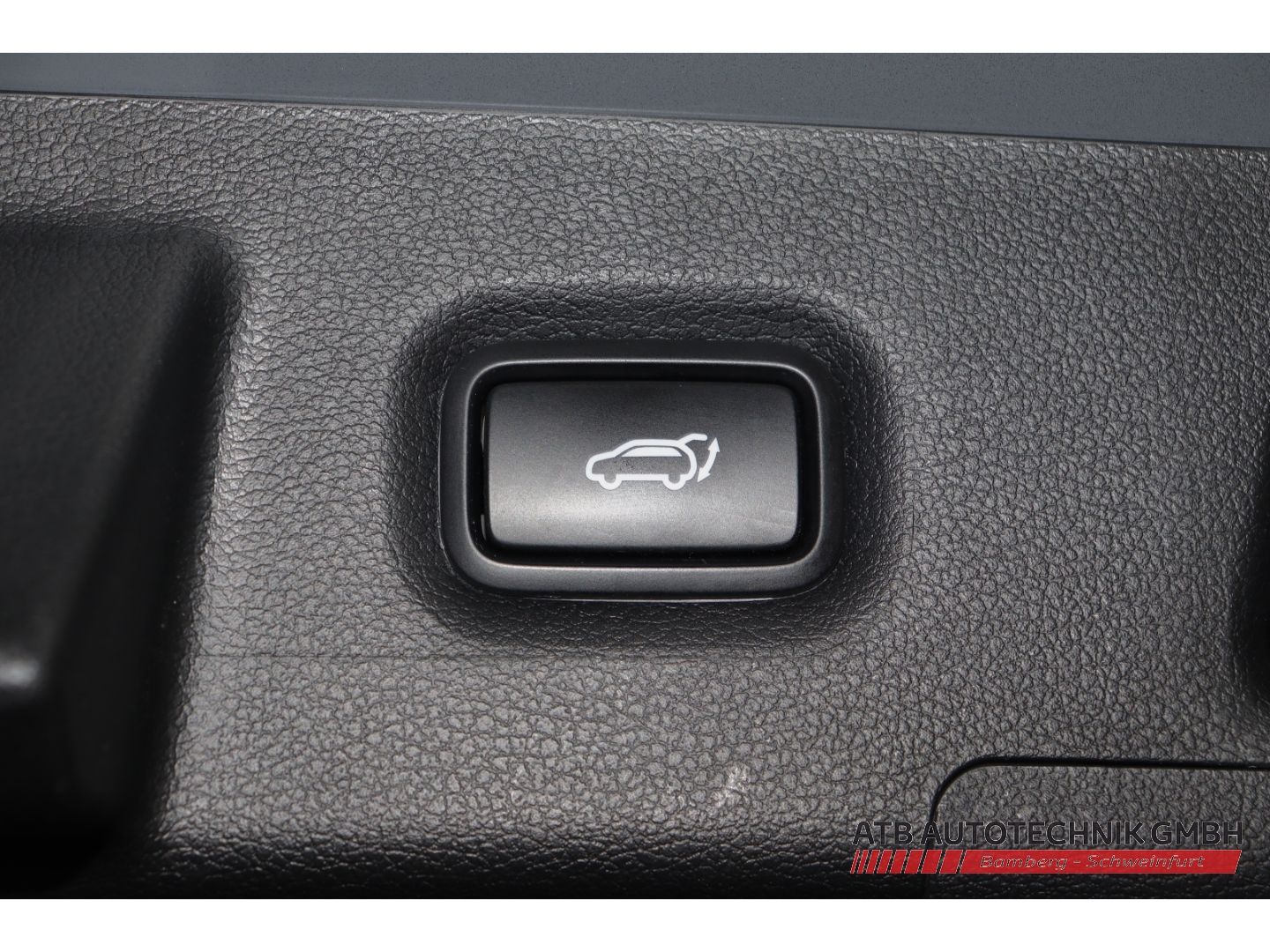 Fahrzeugabbildung Hyundai SANTA FE 1.6l Hybrid 2WD Trend Komfort + Navi-Pa