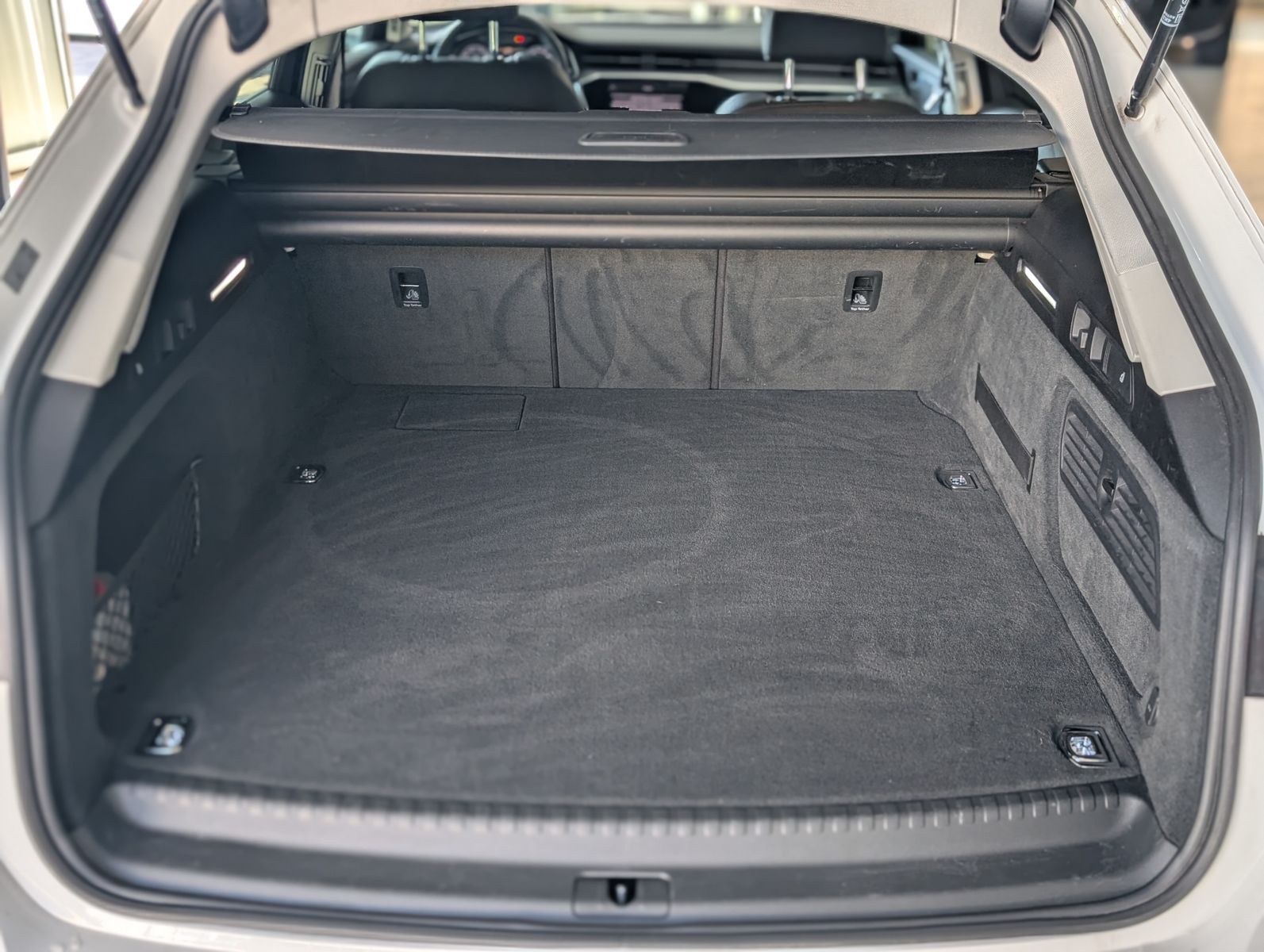 Fahrzeugabbildung Audi A6 55 TFSI e quat 3x S-Line MATRIX PANO 4xKlima
