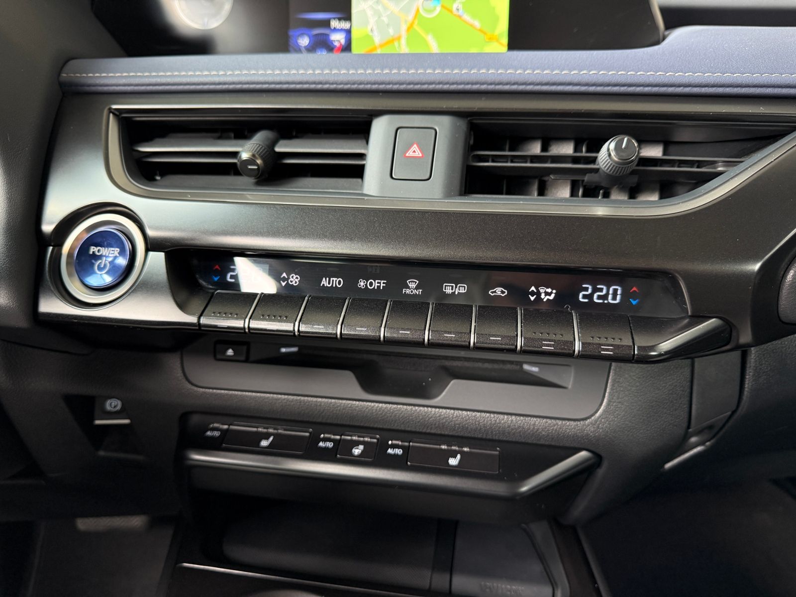 Fahrzeugabbildung Lexus UX 250 h Launch Edition LED NAV RFK SHZ ALU