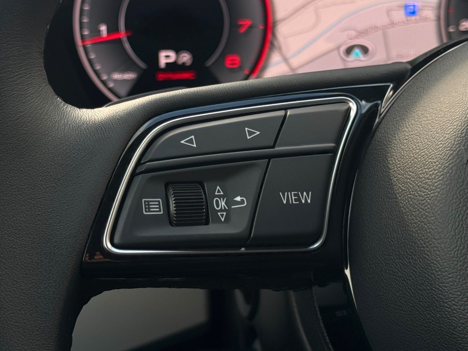 Fahrzeugabbildung Audi A4 Avant 40 TFSI S tronic Kamera Massage AHK SHZ