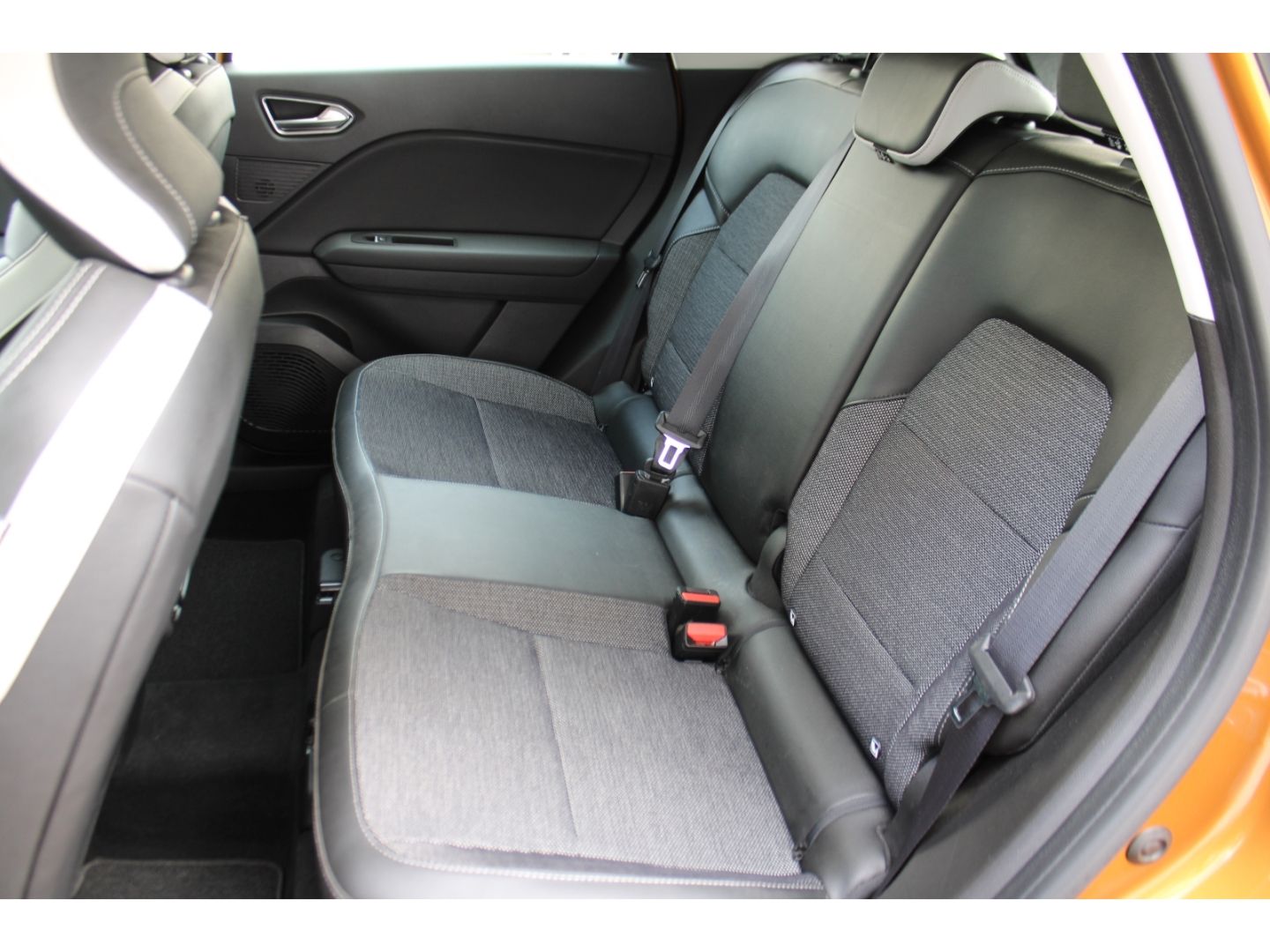 Fahrzeugabbildung Renault Captur II Intens LED GRA PDC RFK Navi StHzg WiPa