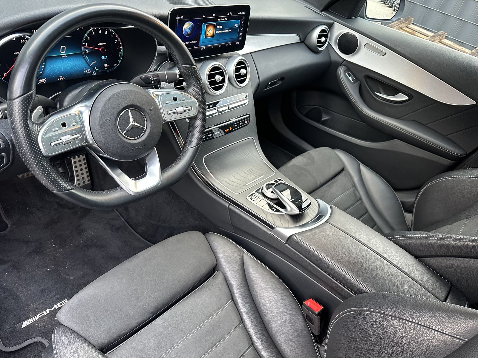 Fahrzeugabbildung Mercedes-Benz C 300e Limousine AMG-Line NAV+LED+PANO+AHK+ACC