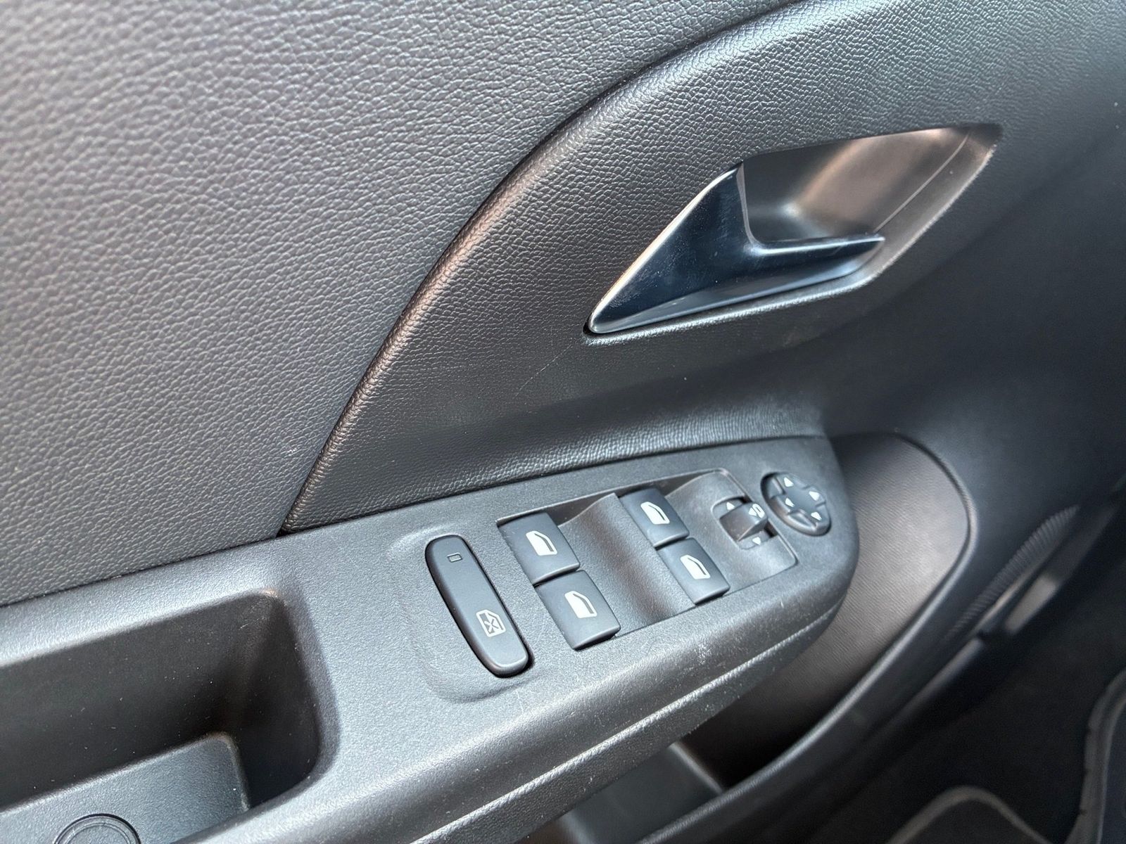 Fahrzeugabbildung Opel Corsa F 1.2 Elegance KlimaA,LED,SHZ,Kam.,PDC,FLA