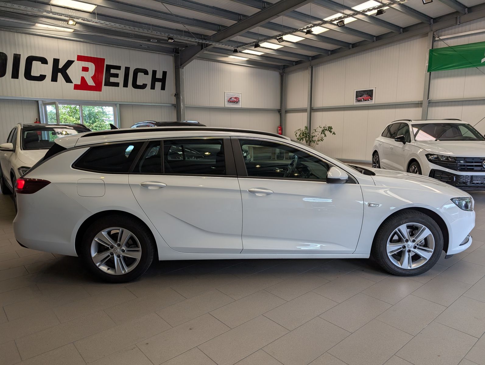 Fahrzeugabbildung Opel Insignia 1.6 CDTI Edition Tempomat PDC SHz AHK