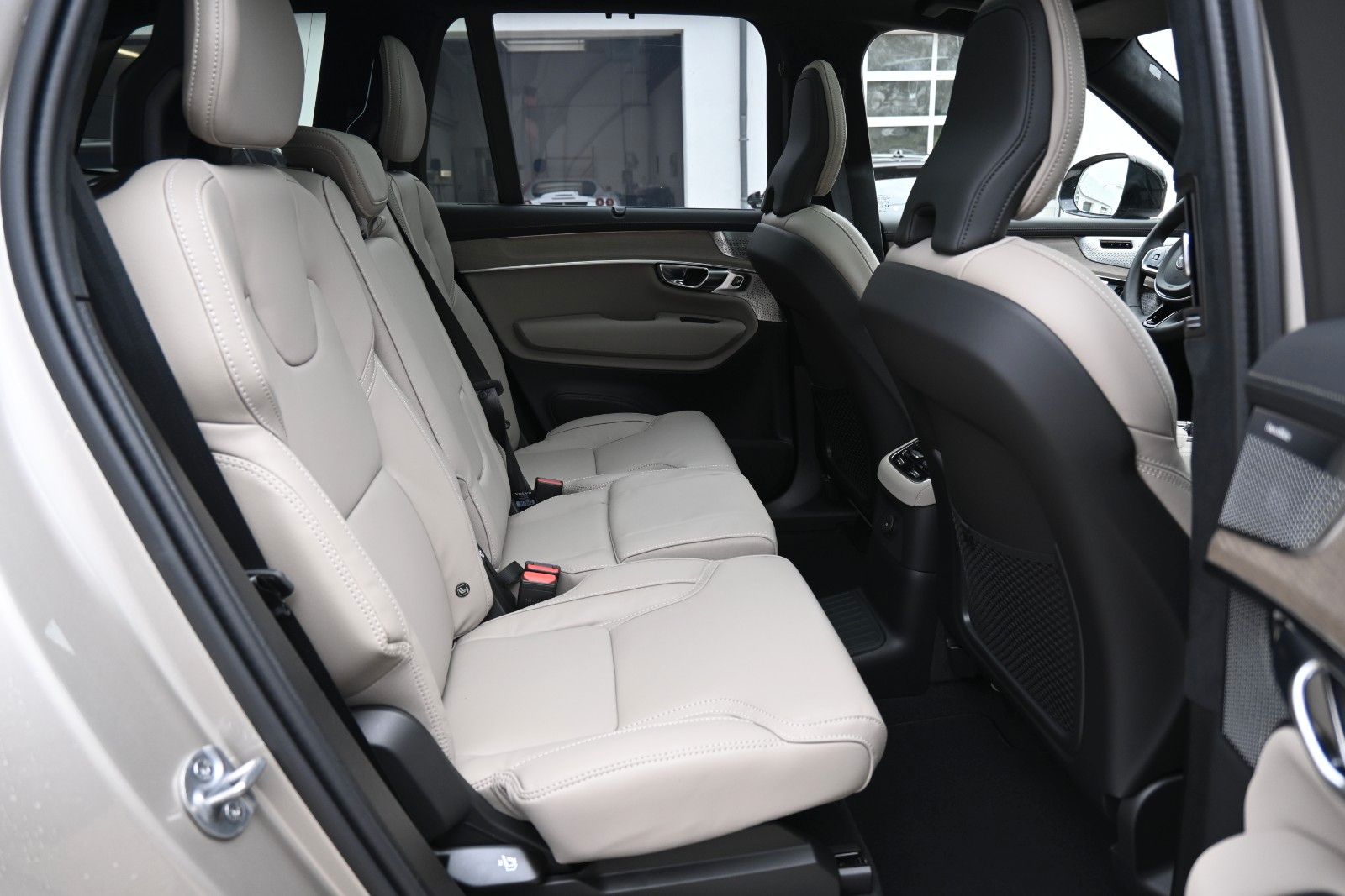 Fahrzeugabbildung Volvo XC90 T8 AWD Ultra Dark´*STDHZG*360°*LUFT*ACC*AHK