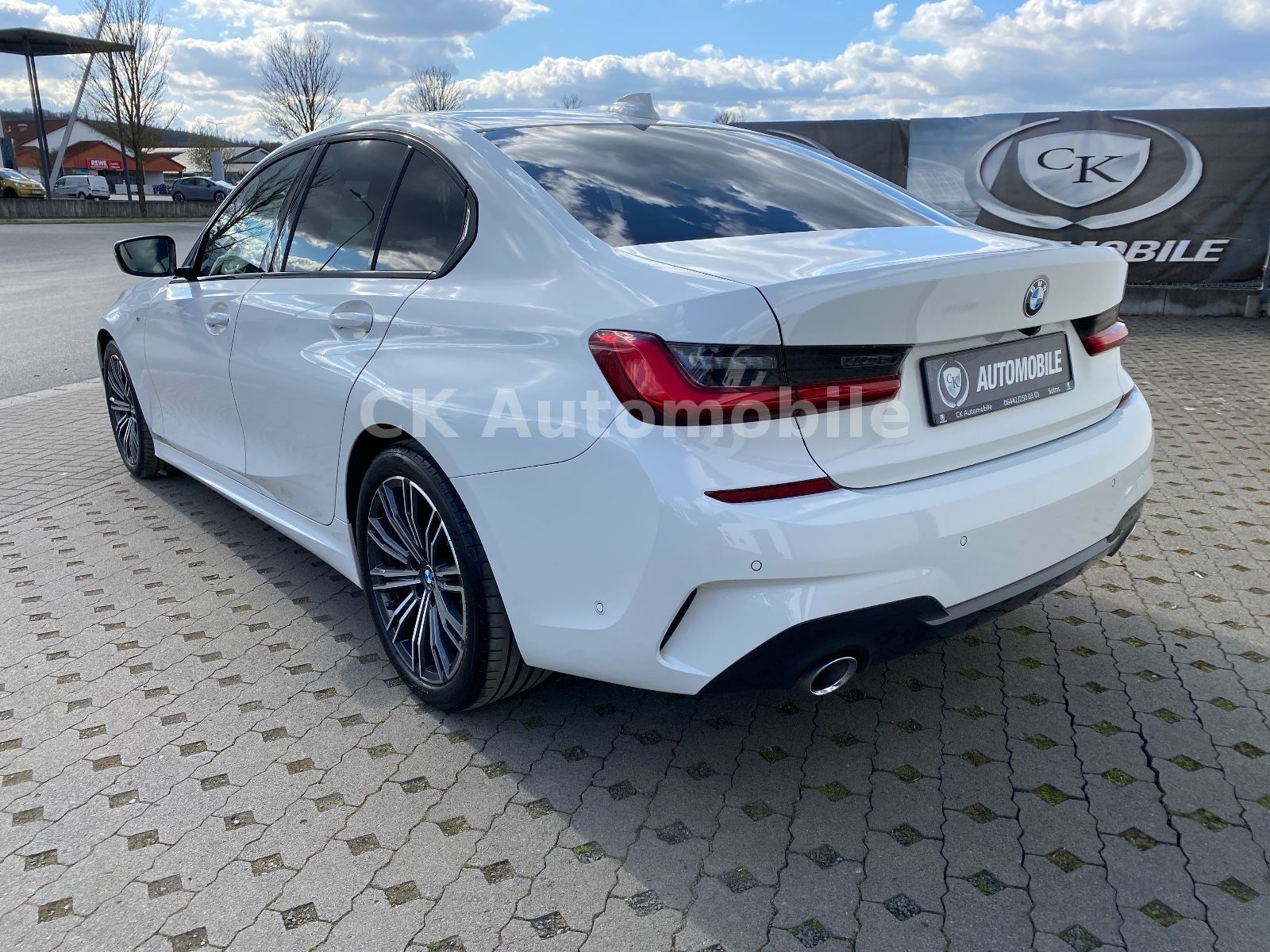 Fahrzeugabbildung BMW 320d Lim. M-Sport/Shadow-Line/Navi/Leder/LED/Kam