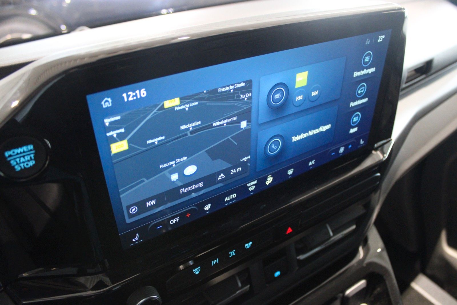 Fahrzeugabbildung Ford Tourneo Custom L1 Titanium 8-Sitze LED NAVI AHK