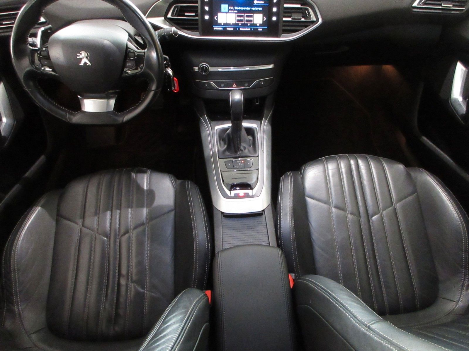 Fahrzeugabbildung Peugeot 308 SW Allure 1.5D LED/NAVI/LEDER/SHZ/PDC