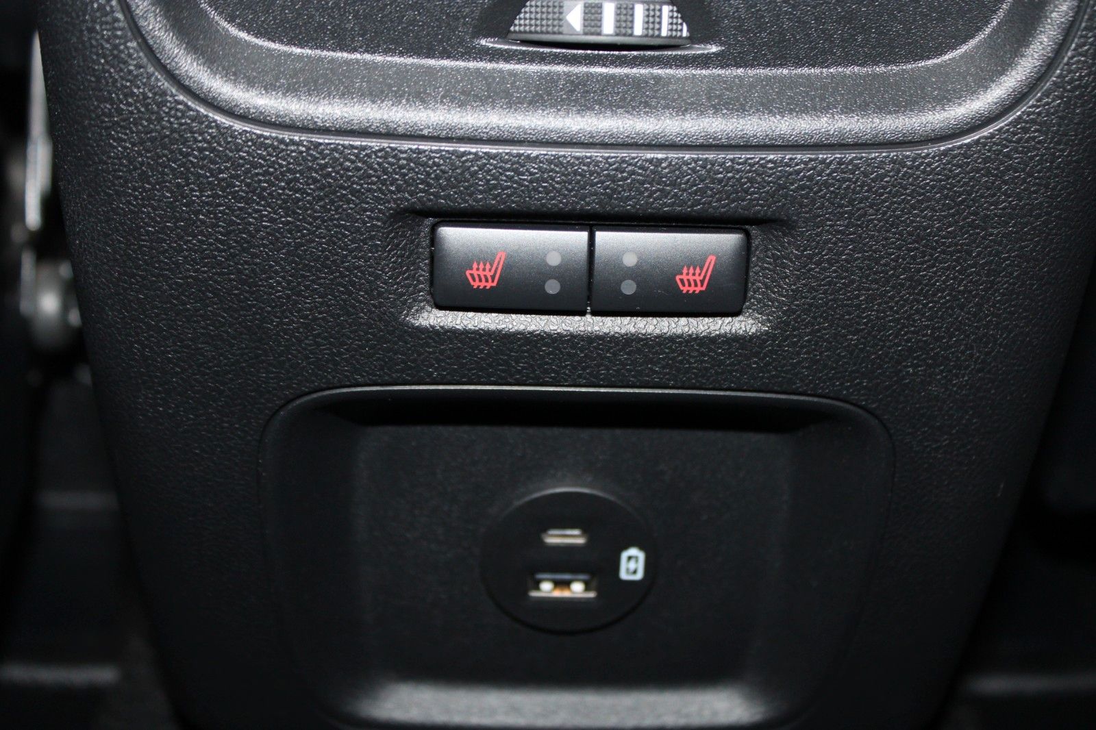 Fahrzeugabbildung Ford Kuga PHEV Aut. Titanium LED NAVI WinterPaket