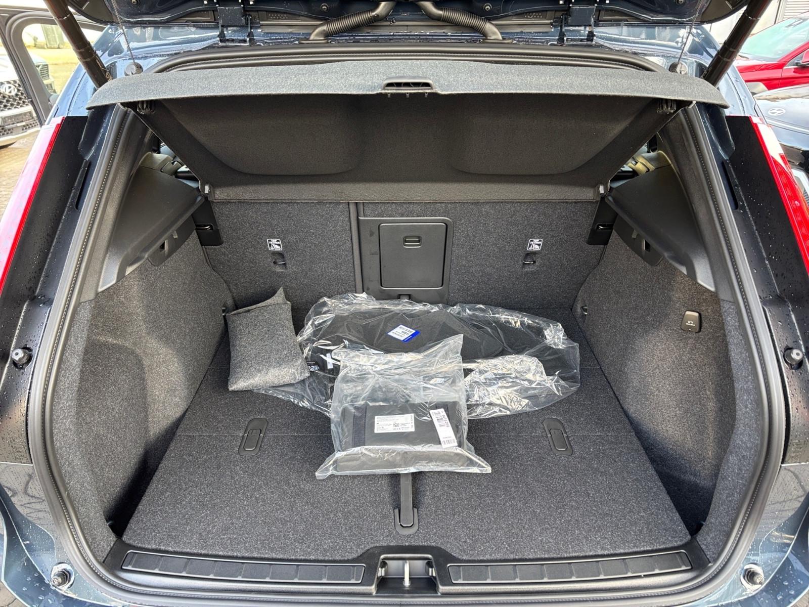 Volvo XC40 Plus Black Edition 2WD*AHK*360°*