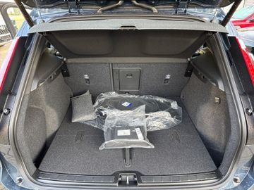 Volvo XC40 Plus Black Edition 2WD*AHK*360°*