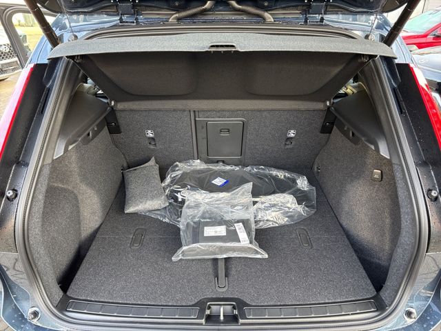 Volvo XC40 Plus Black Edition 2WD*AHK*360°*
