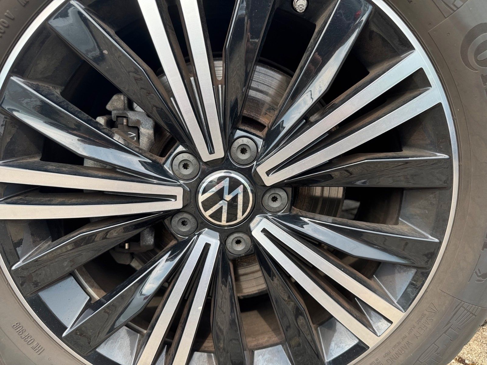 Fahrzeugabbildung Volkswagen Tiguan Life ACTIVE 1.5 TSI