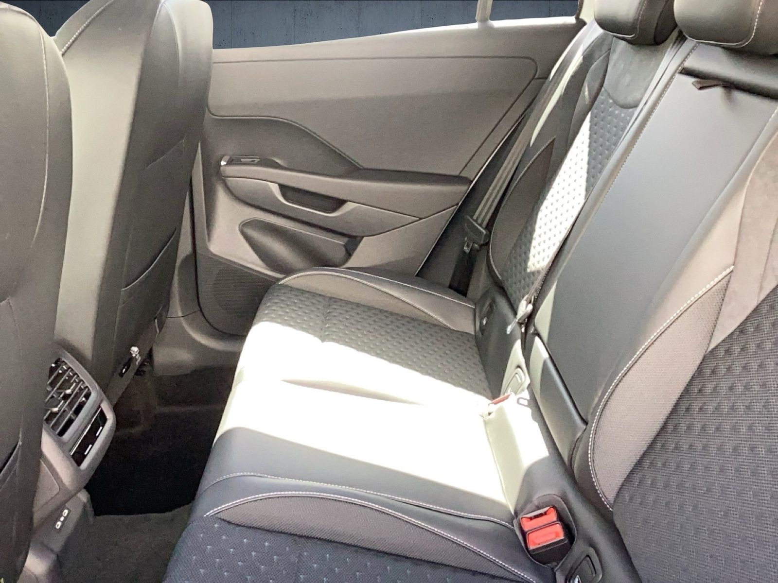Volkswagen T-Roc - Bild 12