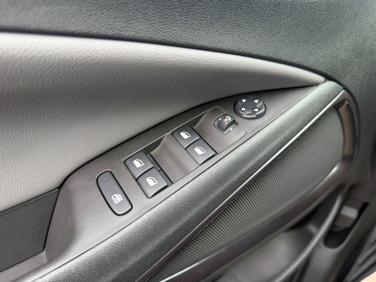 Fahrzeugabbildung Opel Crossland Ultimate SHZ+LZ+Kamera+HeadUp-Display