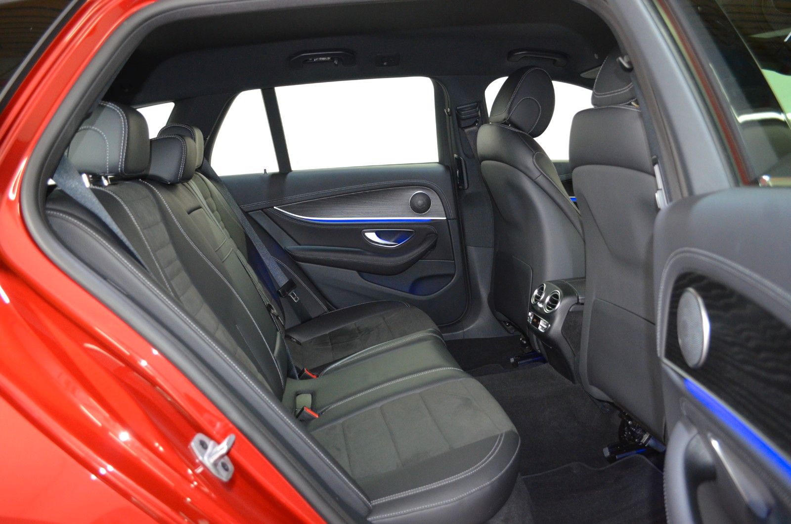 Mercedes-Benz E 400 D T 4M AMG-LINE"DISTR+"360"AHK"R-VIDEO"HUP foto 14
