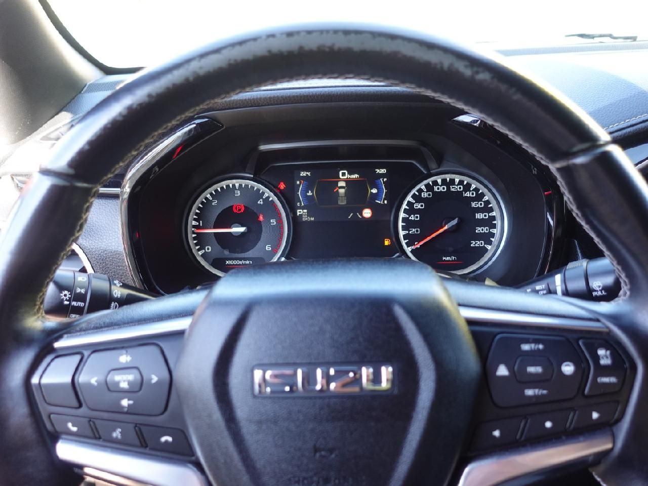 Fahrzeugabbildung Isuzu D-Max Double Cab V-CROSS