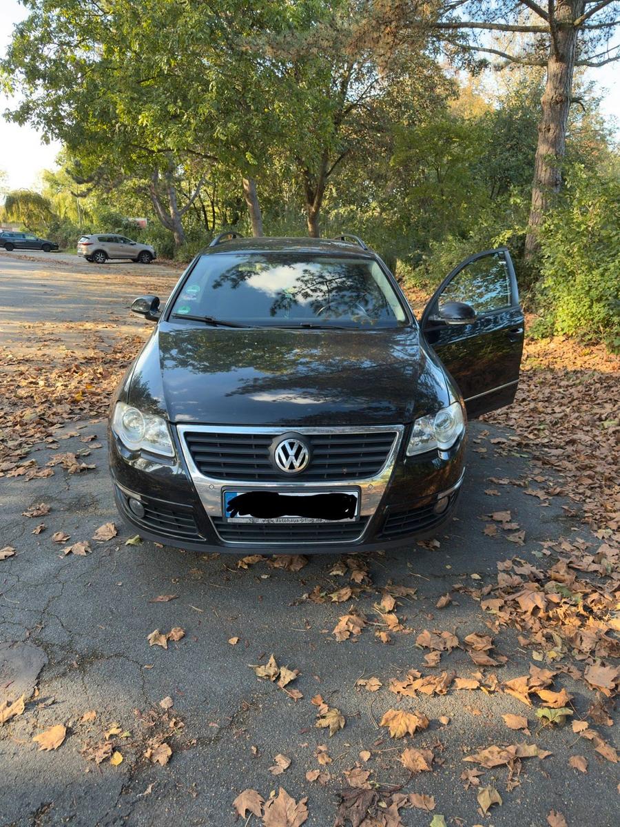 Volkswagen Passat 2006 — rear view
