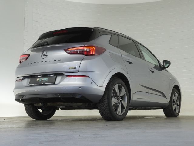 Grandland GSe PHEV 4X4 AT+AHK+NAVI+RÜCKFAHRKAMER