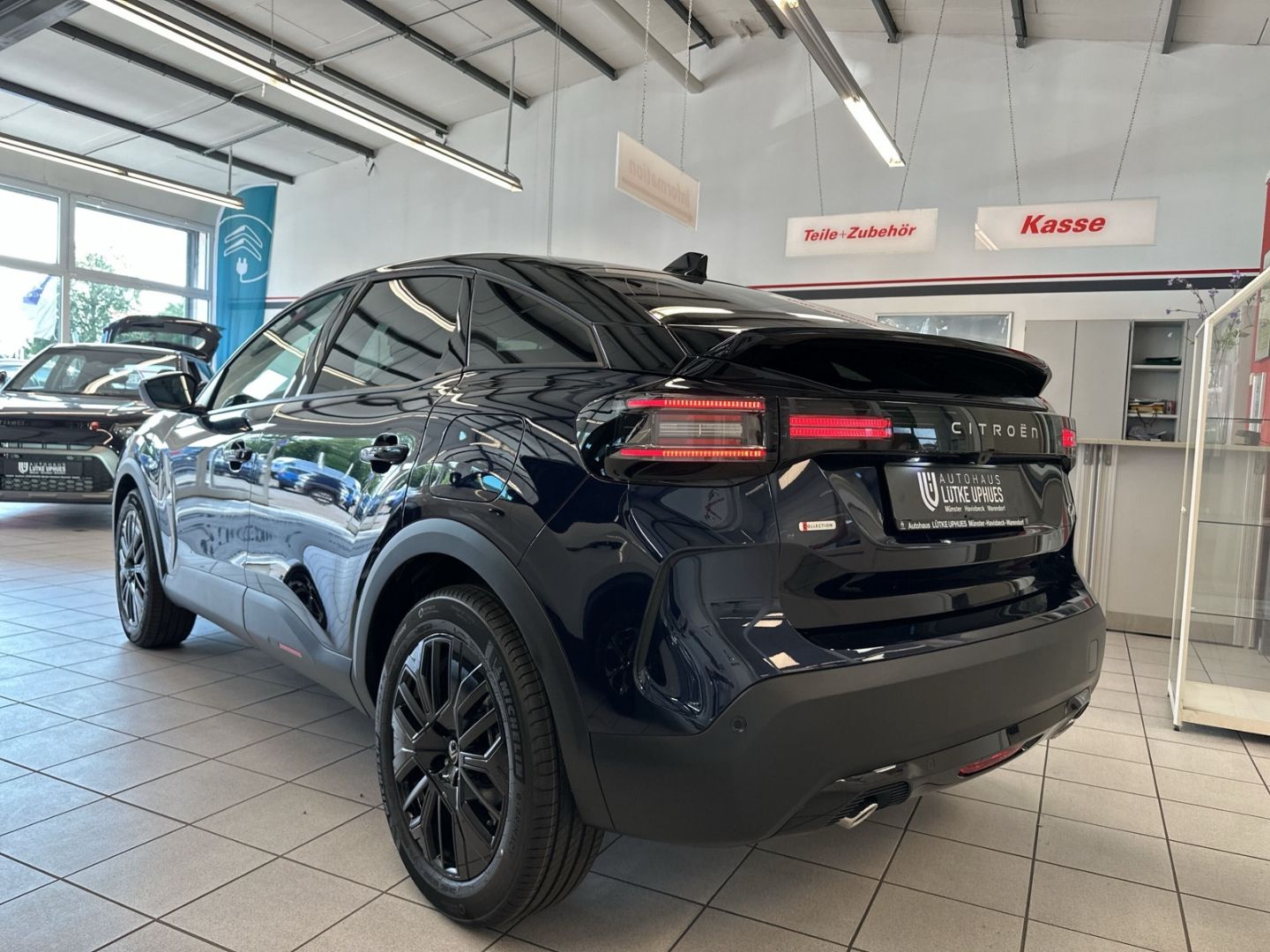 Fahrzeugabbildung Citroën C4 Hybrid 145 Collection Navi CarPlay SHZ Temp.