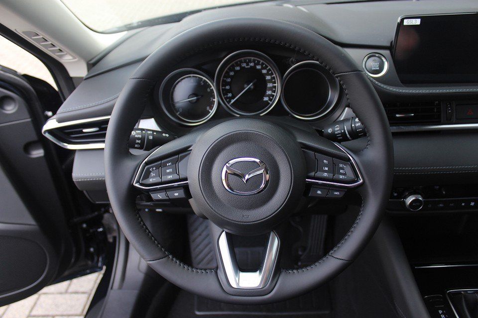 Fahrzeugabbildung Mazda 6 Center-Line G-165 AT NAVI ACAA HUD 360° VOLL-L