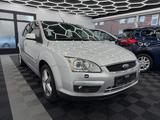 Ford Focus Lim. Ghia * XENON + * 2.0 * SHZ * 1.Hand * - gebrauchte Ford Focus aus dem Jahr 2007