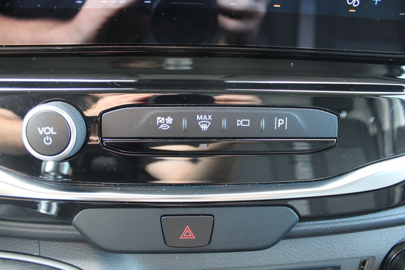 Fahrzeugabbildung Ford Transit 330 L2 H3 hoch TREND Kasten NAVI CAM ACC