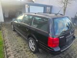Volkswagen Basltlerfahrzeug VW Passat V6 - Volkswagen Passat aus 1998: Kombi