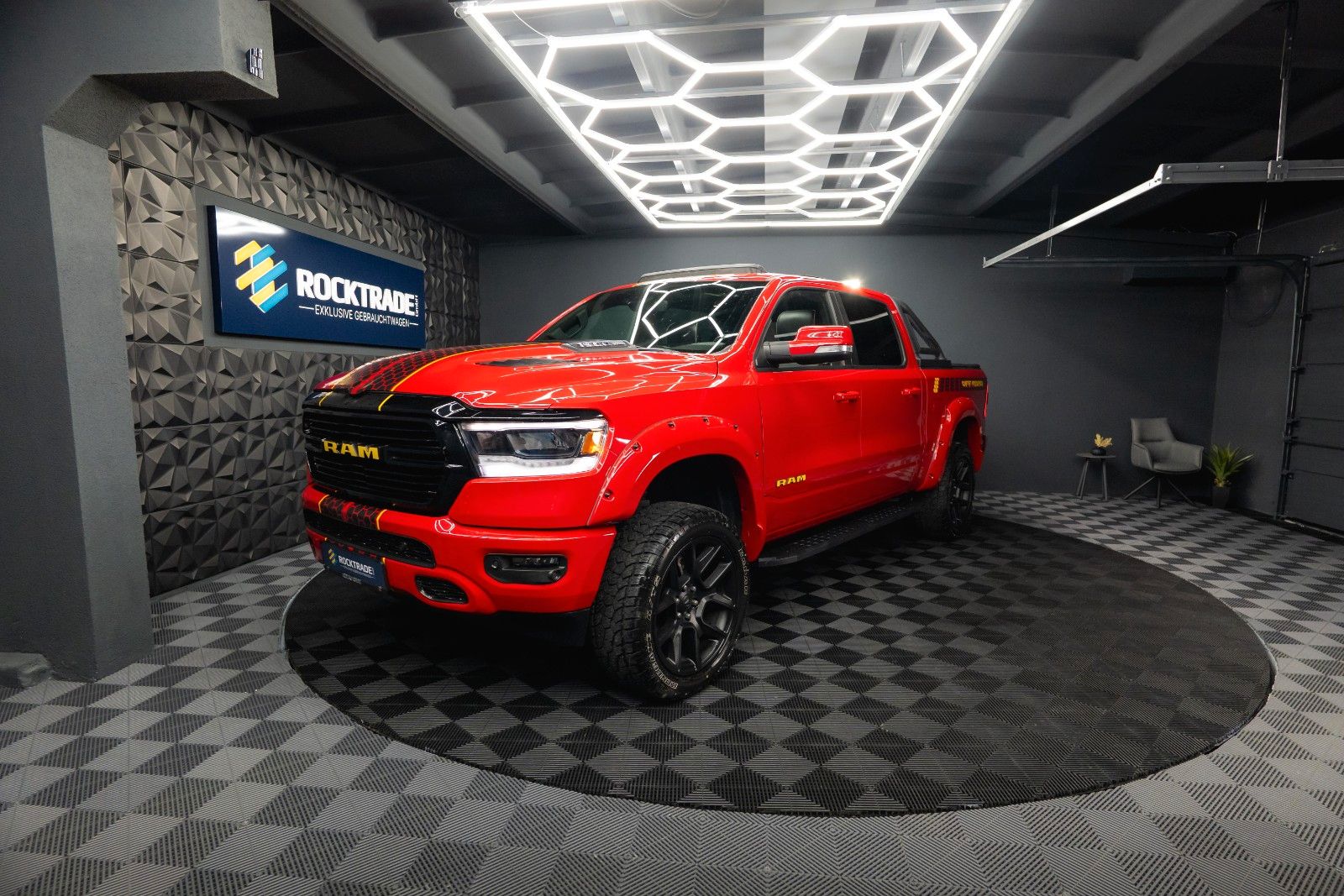 Fahrzeugabbildung Dodge RAM 5.7 V8 HEMI 4x4 LARAMIE LPG Offroad-Bodylift