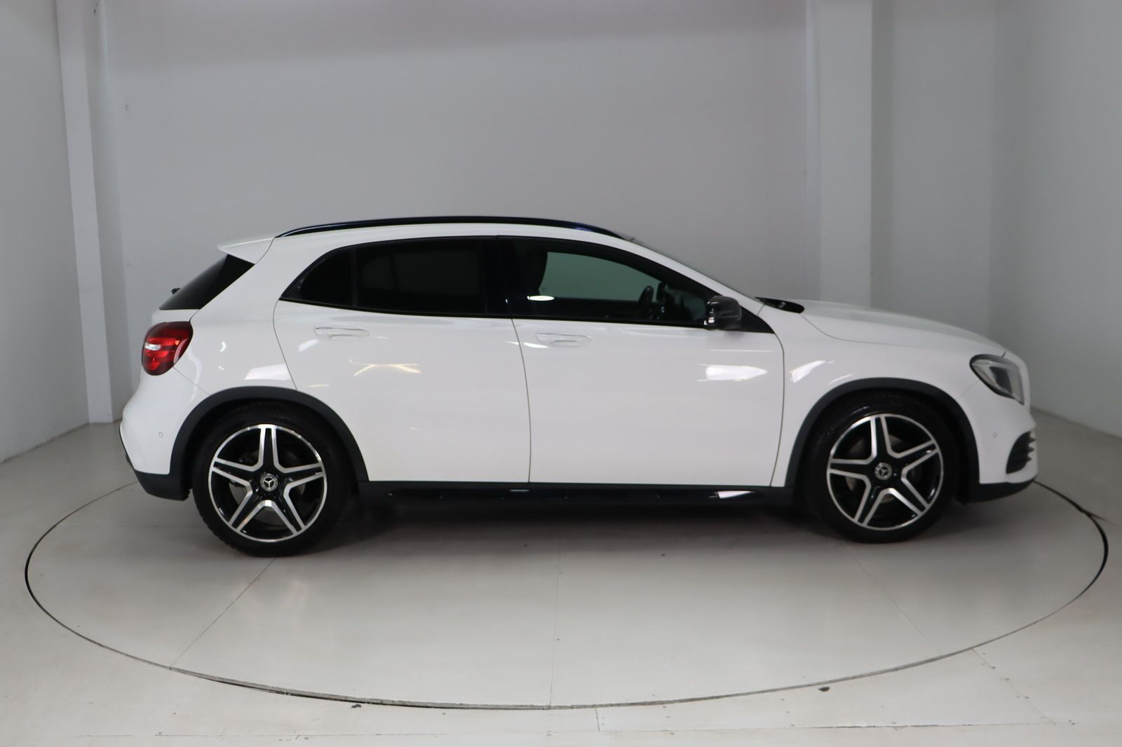 Fahrzeugabbildung Mercedes-Benz GLA 220 d AMG-line * LED * Navi * Pano