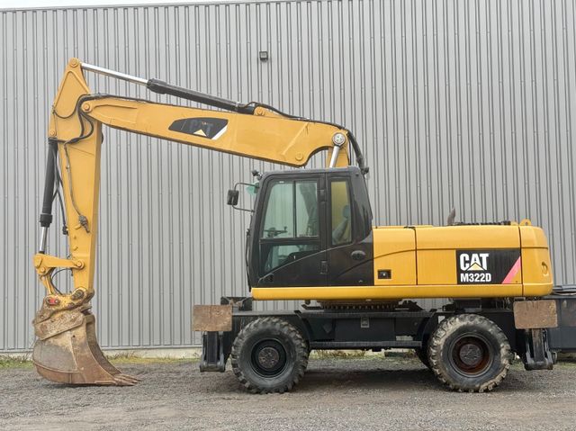 CAT D322D