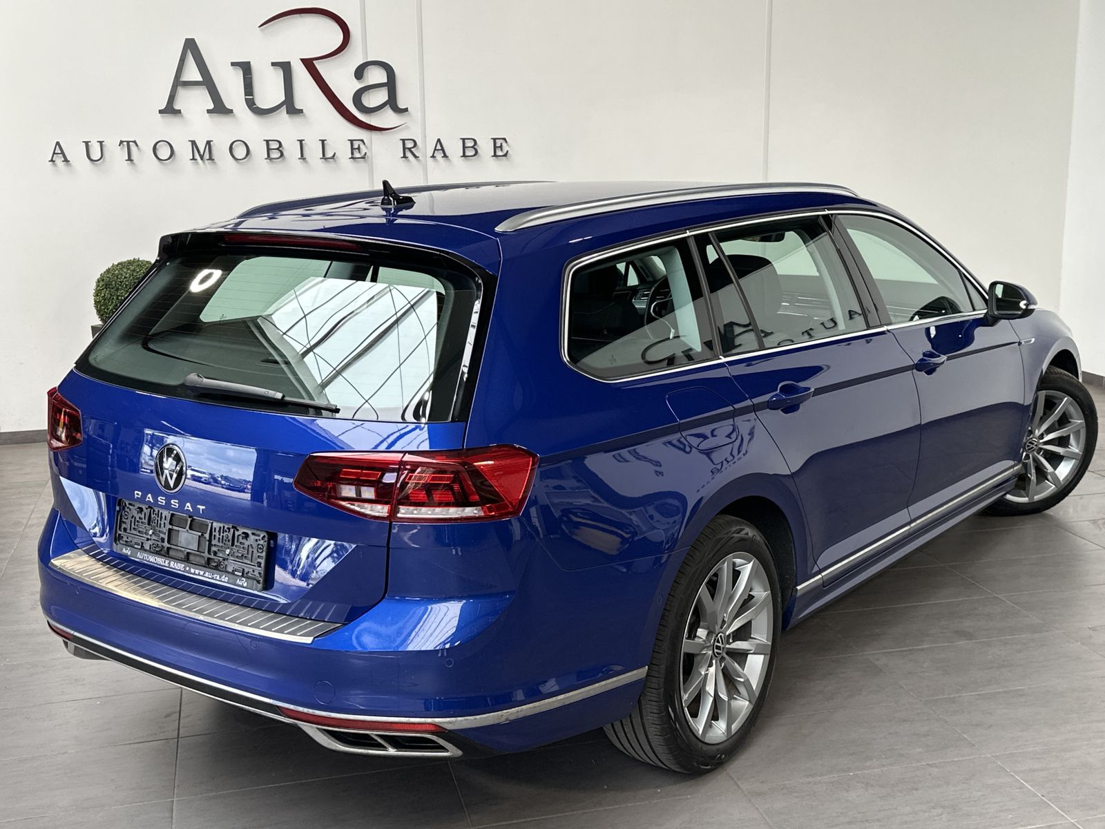 Fahrzeugabbildung Volkswagen Passat Variant R-Line NAV+LED+ACC+KAMERA+18ZO+PP