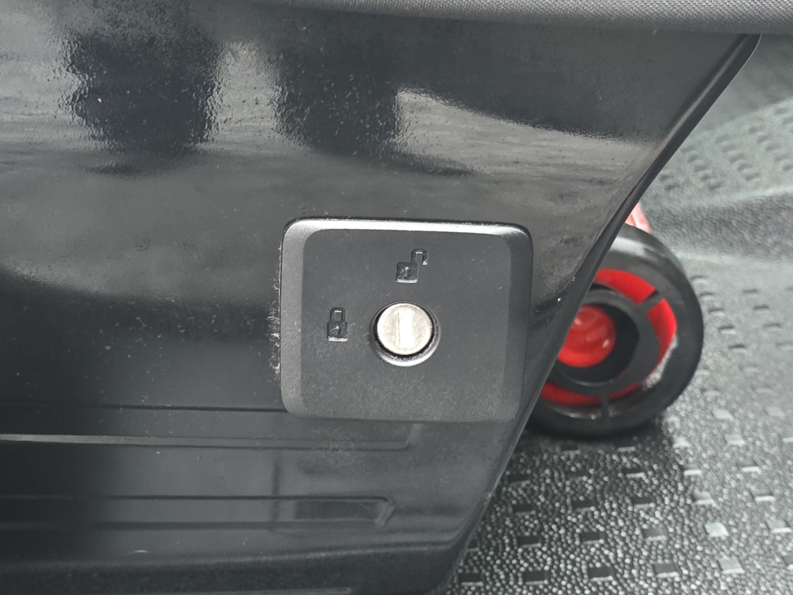 Fahrzeugabbildung Volkswagen T6 Transporter Kombi Lang 9-Sitze Tempomat SHZ