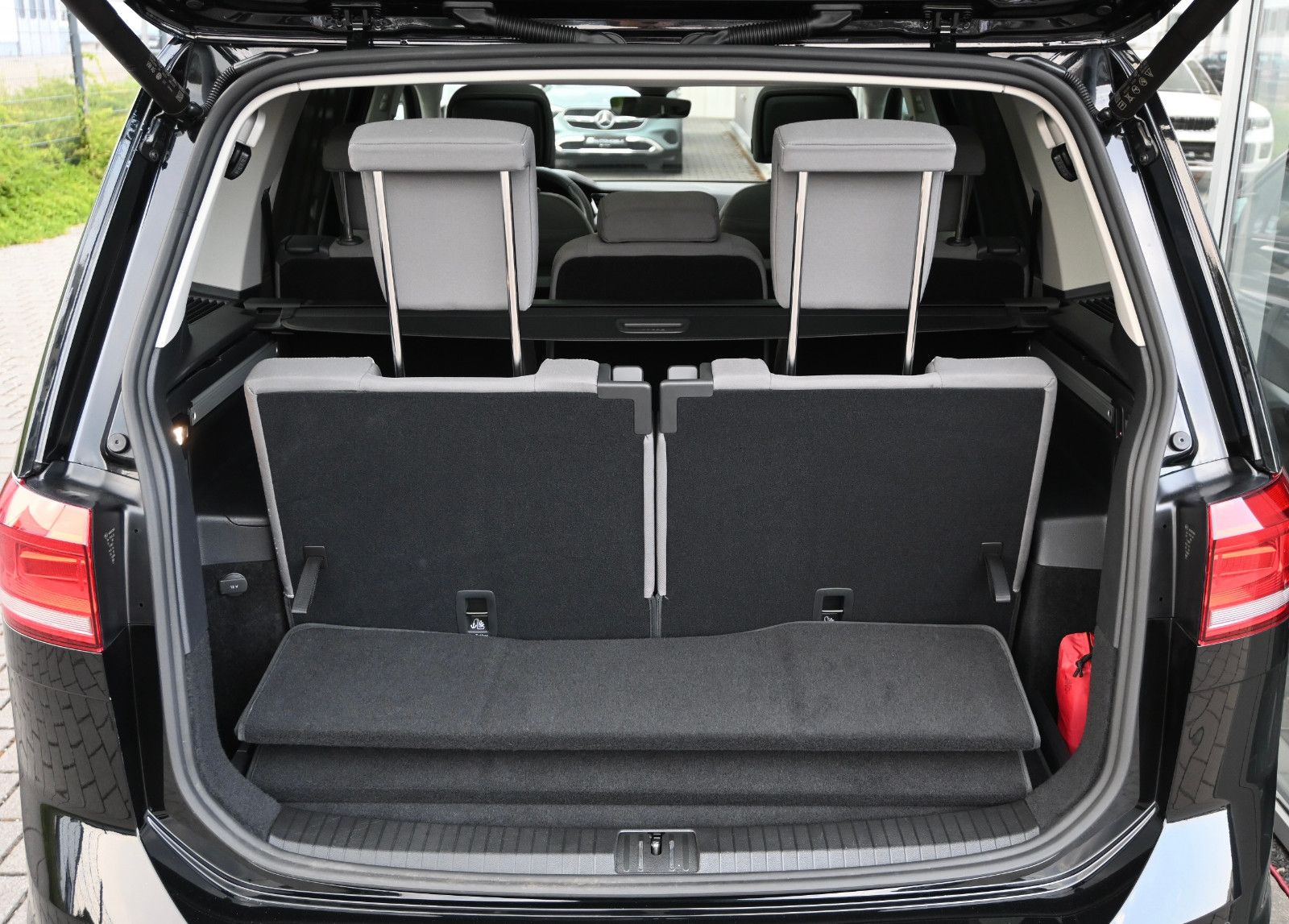 Fahrzeugabbildung Volkswagen Touran 1.5 TSI DSG °ACC°AHK°PANO°STHEIZ°DYNAUDI°