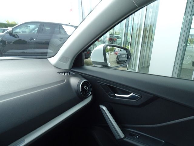 Q2 35 TFSI S-tronic advanced - AHZV / Matrix-LED